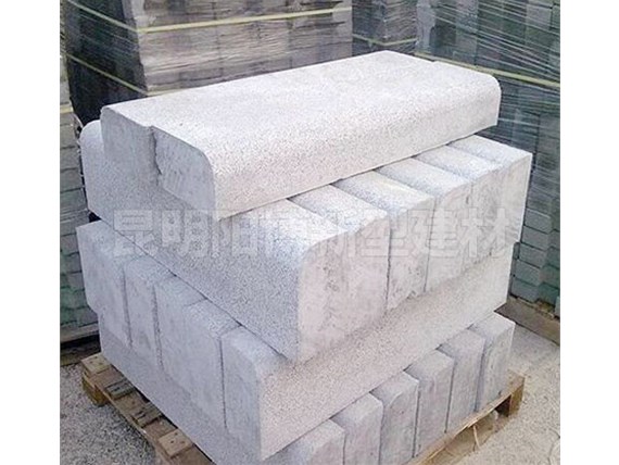 路沿石施工中如何保證平整度？昆明陽(yáng)博水泥分享